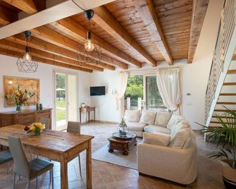 Country House / Farm House in Ronta with 3 bedrooms sleeps 7 - Ronta - Sala de estar