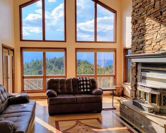 Scar Top Mountain Escape, Fiber Internet, Mountain Top Views! - Broomfield - Living room