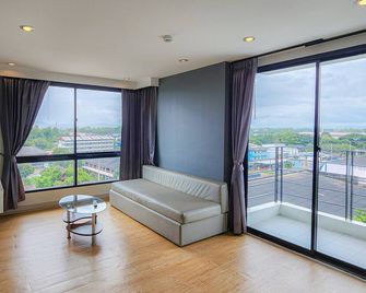 O2 Hotel Maesot - Mae Sot - Living room