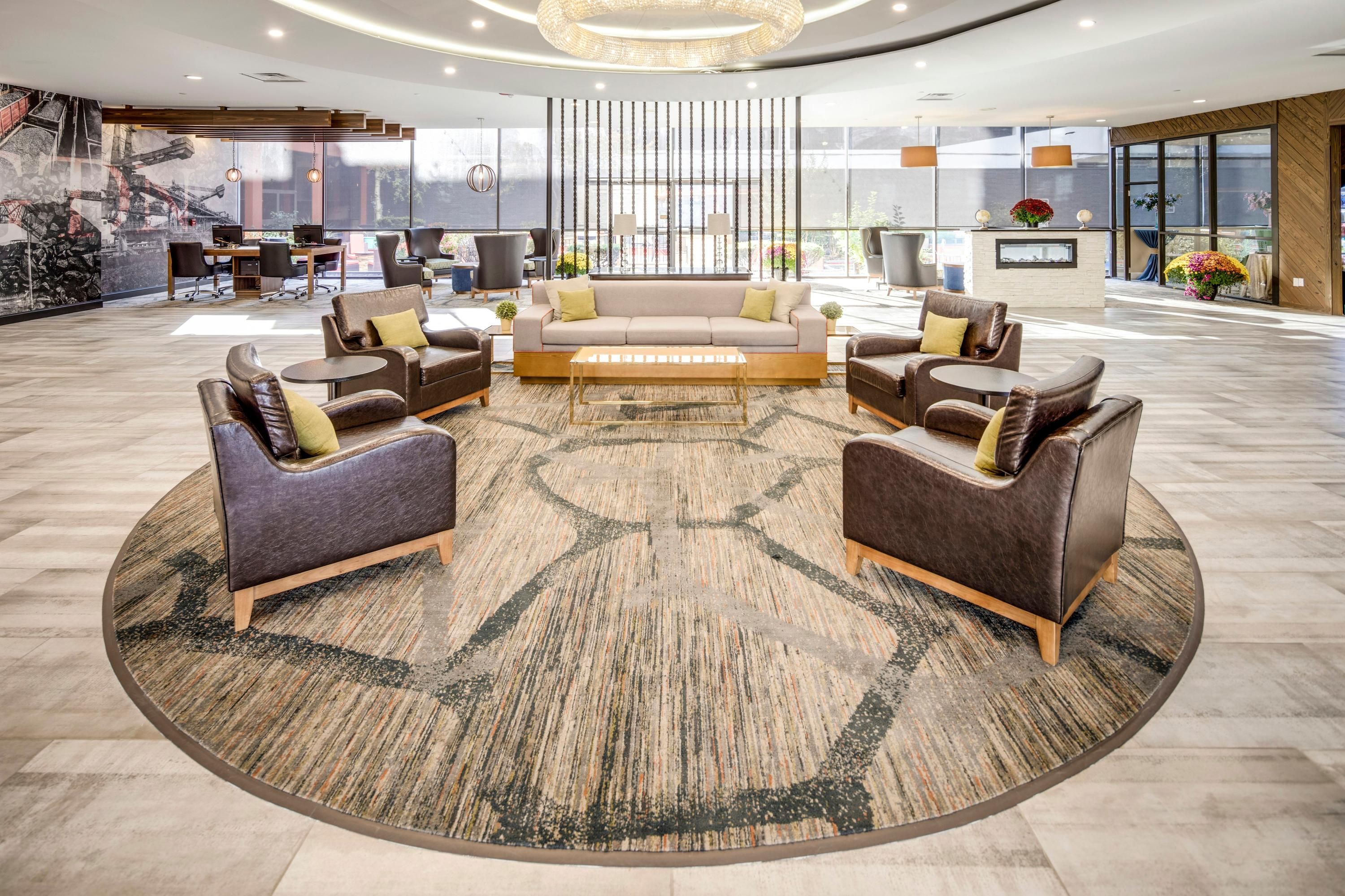 DoubleTree by Hilton Huntington - Huntington - Lobby