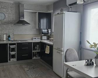 Hermoso apartamento cerca al mar - Blanes - Kitchen