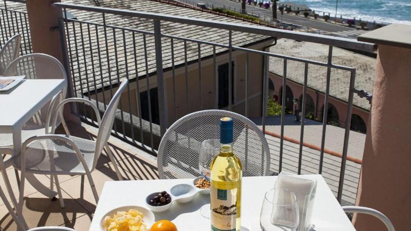 هوتل ديل روز