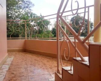 Letting this elegant facade at the suburbs of Westlands in a serene environment. - Nairobi - Parveke