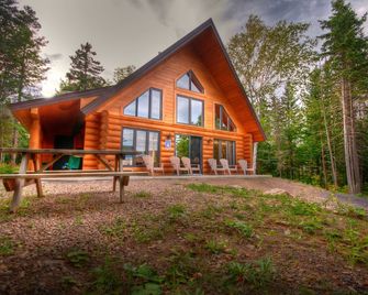 Le Chalet Bois Rond Relax - Saint-Tite-des-Caps - Rakennus