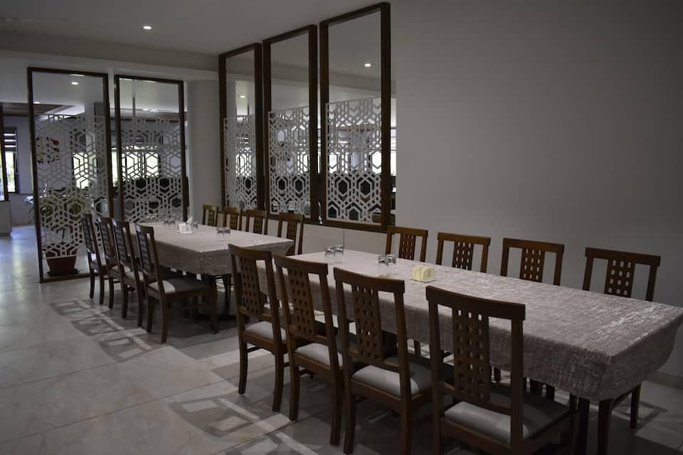 Shilpi Hill Resort - Saputara - Restaurant