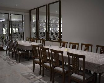 Shilpi Hill Resort - Saputara - Restaurante