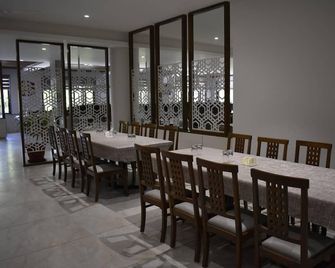 Shilpi Hill Resort - Saputara - Restaurant