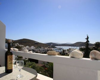 أرمادوروس هوتل لوس باكباكرز - Ios - شرفة