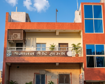 Gajanan Guest House - Datia - Building