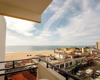 Hotel Avenida Praia - פורטימאו - מרפסת