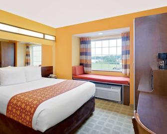 Microtel Inn & Suites by Wyndham Princeton - Princeton - Спальня