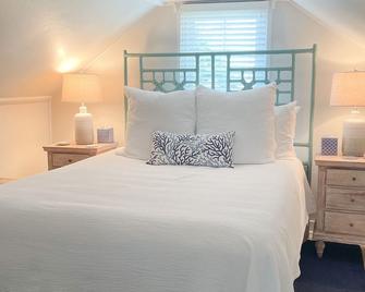 St. Michael's Premier In-Town Rental with heated pool-opens 4/22 - Saint Michaels - Bedroom