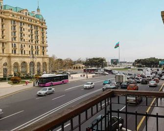 Azneft Royal Suite Apartment Sea View - Baku - Outdoor view