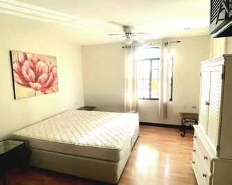 Spacious 2-bedroom apartment with WiFi, AC in marvelous Trincity - Trincity - Schlafzimmer