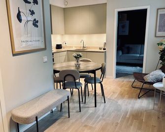Stylish 1 Bedroom Stockholm Apartment - ستوكهولم - غرفة طعام