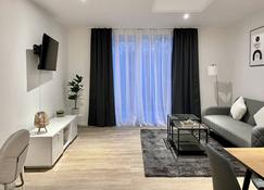 Apartments in the city center I private parking I digital access I home2share - Dortmund - Living room