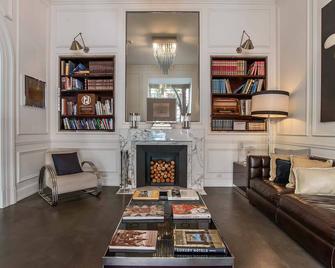 Hotel Isa - Rome - Living room