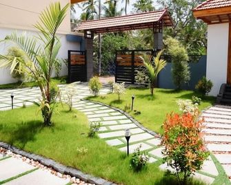 Kalloos Island Backwater Resort - Kollam