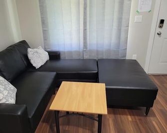 Private 2 bedroom suite close to everything! - Pitt Meadows