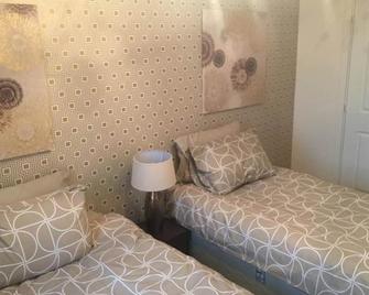 Chervil View – Private Twin Bedroom with shared facilities - Newcastle-under-Lyme - Bedroom
