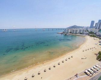 The First Hyoistay Gwangan - Busan - Beach