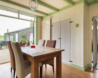 Private Characteristic Farmhouse Near Th - Andijk - Dining room