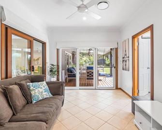 prospect@pearl - Executive Beach Retreat- sleeps 8 (no pets or parties) - Pearl Beach - Soggiorno