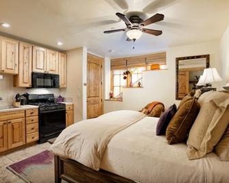 Perfect Aspen Studio - #409 Walk to Town, Gondola and Lift 1a - Aspen - Bedroom
