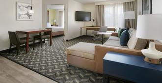Residence Inn by Marriott Addison - Dallas - Living room