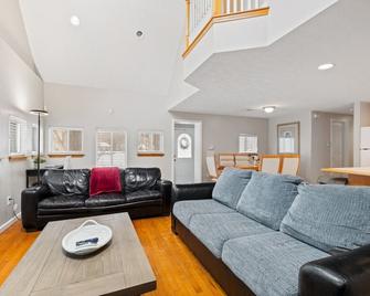 E. Rochester Darling - Sleeps 6! - Pittsford - Ruang tamu