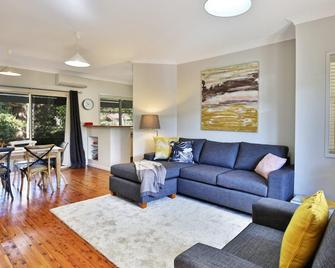 Queen Street Cottage - Berry - Huiskamer