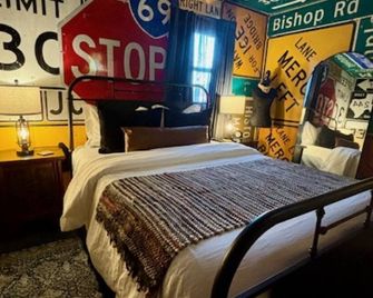 The World-Famous Cowboy Hat House - Huntsville - Ložnice