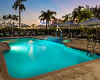 Hampton Inn & Suites Sarasota/Lakewood Ranch - בריידנטון - בריכה