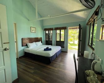 1511 Coconut Grove - Tioman Island
