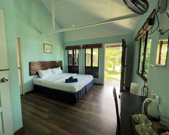 1511 Coconut Grove - Tioman Island