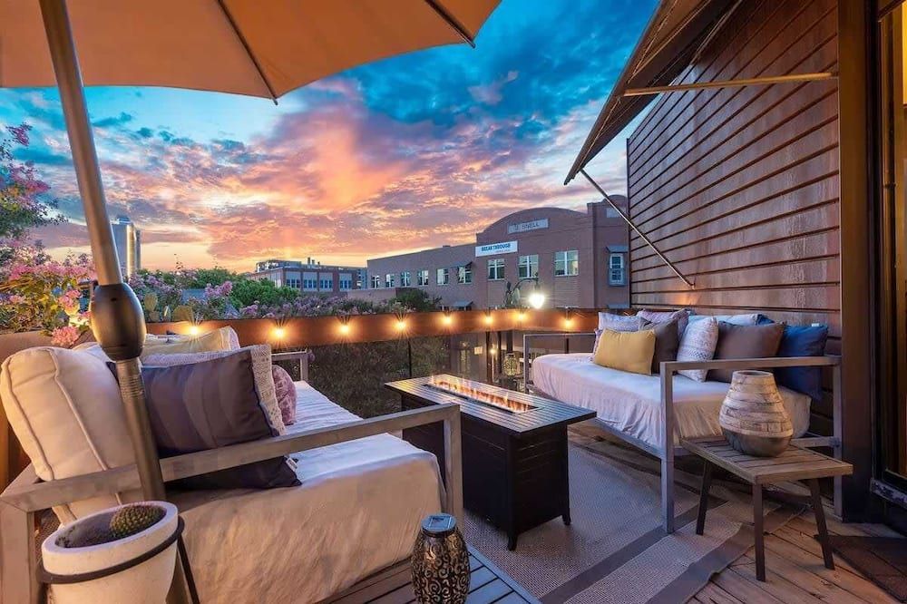 2BR Designer Condo on Trendy East 11th St, Downtown Austin - אוסטין - מרפסת
