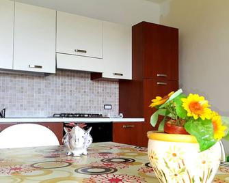 أبارتامنتي كاستيلساردو إي لو باجنو - كاستيلساردو - مطبخ