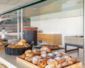 B&B Hotel Cherasco Langhe - Cherasco - Buffet