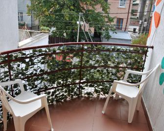 10 Coins Hostel & tours - Sofia - Parveke