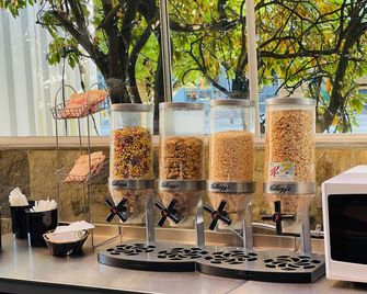SureStay by Best Western Richmond Vancouver Airport - Richmond - Bufet