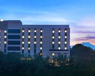 Amaris Hotel Sriwedari Solo - Surakarta - Gebouw