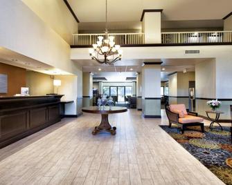 Holiday Inn Express Tampa-Brandon - Brandon - Lobby
