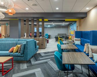 Tru by Hilton Dallas Market Center - Dallas - Lobby