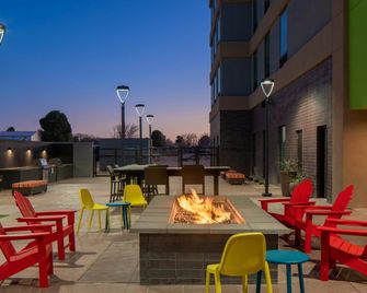 Home2 Suites by Hilton Carlsbad - Carlsbad - Binnenhof