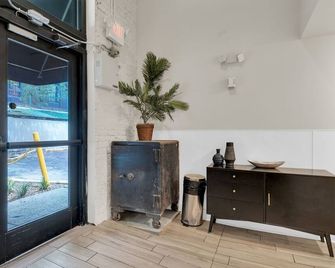 Chic Getaway Across From French Quarter - Nueva Orleans