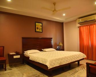 Hotel Subhalakshmi Palace - Karaikudi - Bedroom