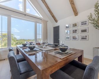 Lakefront Farm House In Niagara | Hot Tub | Sauna | Fire Pit | Patio - Lincoln - Dining room