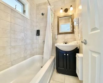 La Plage Motel - Berthier-Sur-Mer - Baño