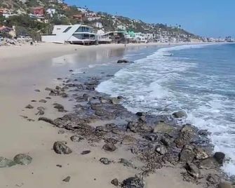 Malibu PCH - across the street from the ocean! - Malibu - Spiaggia