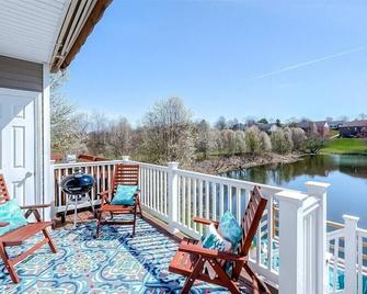 Bourbon Trail Lakehouse - Pet Friendly! - Frankfort - Balcony